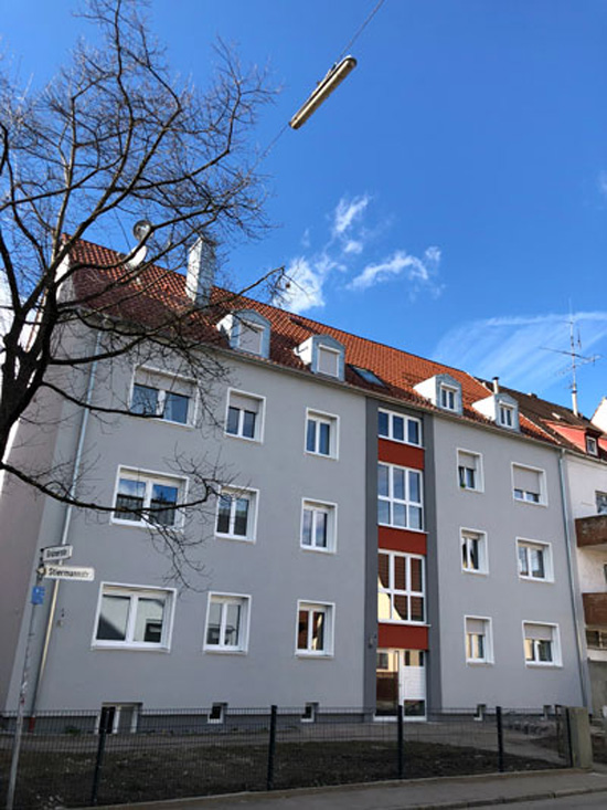 Schöner Wohnen in Augsburg-Oberhausen. Das Mehrfamilienhaus in der Stiermannstraße wurde umfassend saniert. 